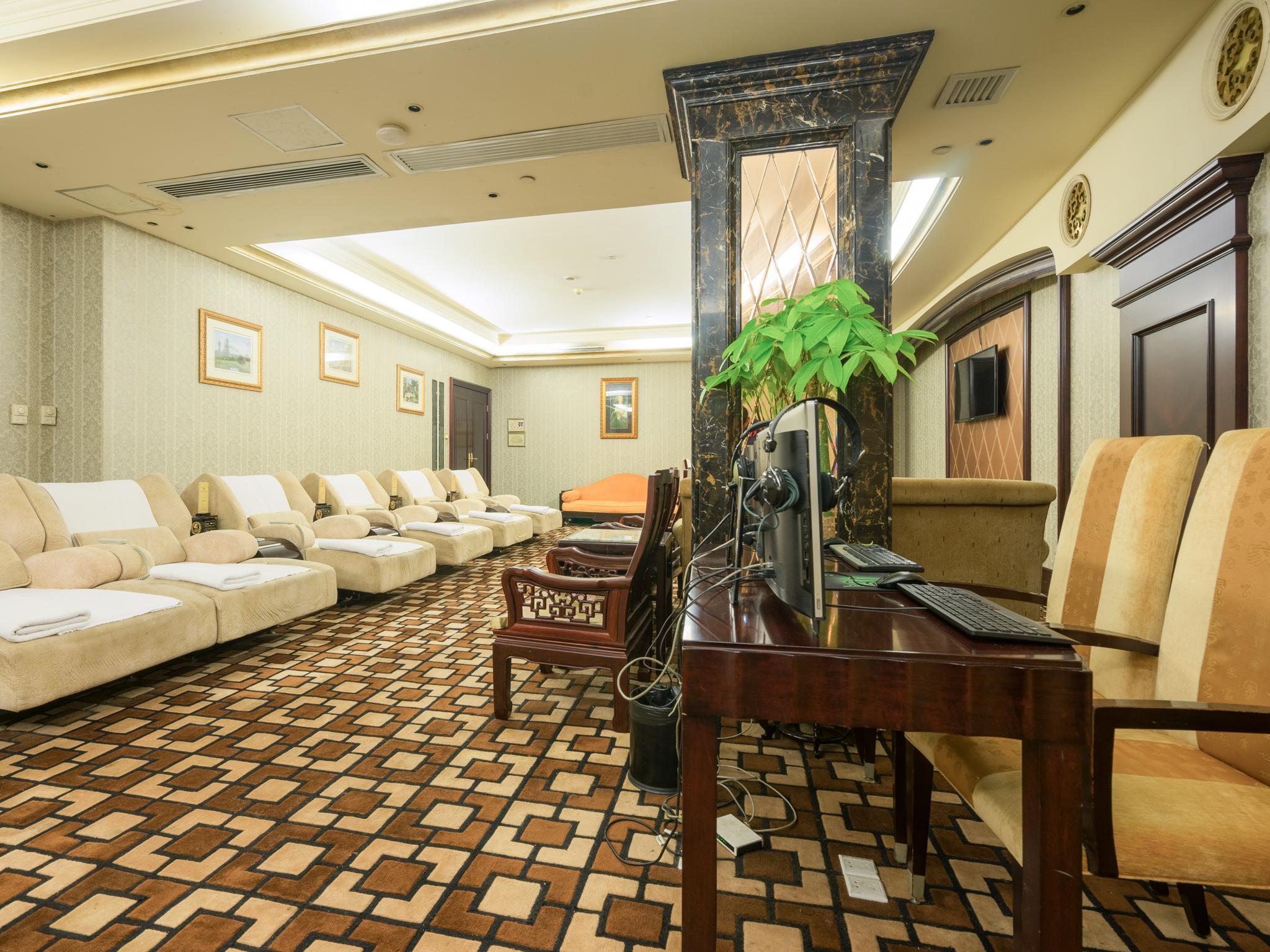 Royal Mediterranean Hotel Guangzhou Exterior photo